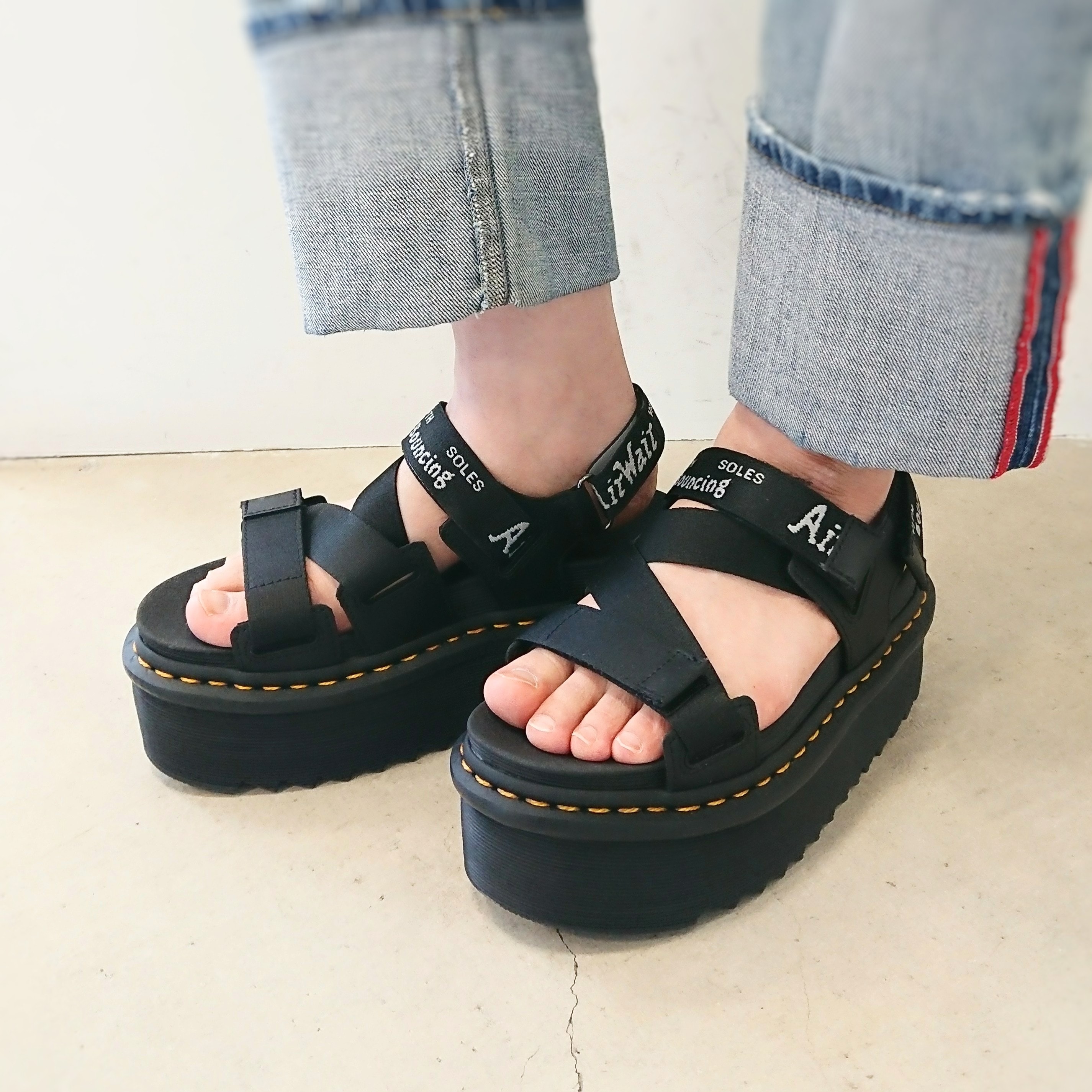 コーディネート Women S Dr Martens サンダルコーデ ボワール インターナショナル Voir International